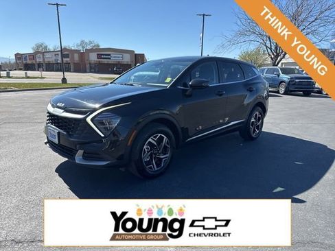 Used 2025 Kia Sportage LX image 3