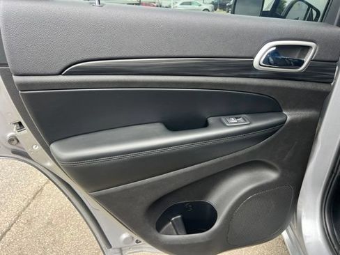 Used 2019 Jeep Grand Cherokee Altitude AWD/4WD image 16
