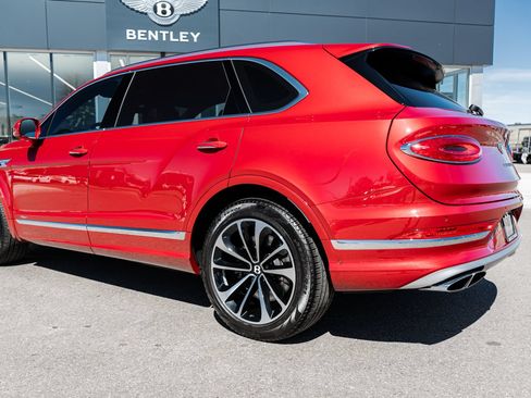 Certified 2024 Bentley Bentayga Extended Wheelbase AWD/4WD image 9