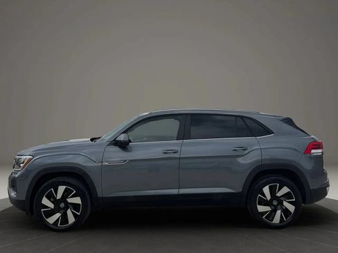 Used 2025 Volkswagen Atlas Cross Sport SE AWD/4WD image 4