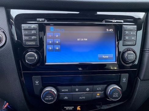 Used 2017 Nissan Rogue SL w/ SL Premium Package image 23