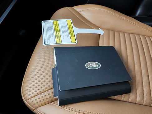 Used 2024 Land Rover Discovery Dynamic SE AWD/4WD image 57