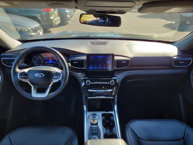 Used 2023 Ford Explorer Limited w/ Equipment Group 301A AWD/4WD image 13