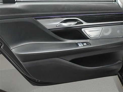 Used 2021 BMW 750i xDrive w/ Executive Package image 14