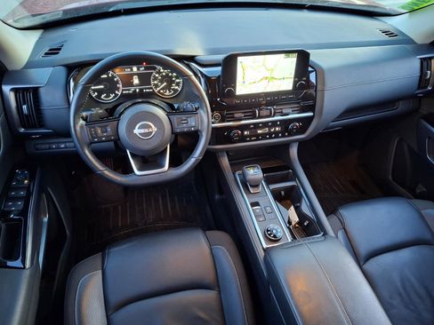 Used 2023 Nissan Pathfinder SL image 10