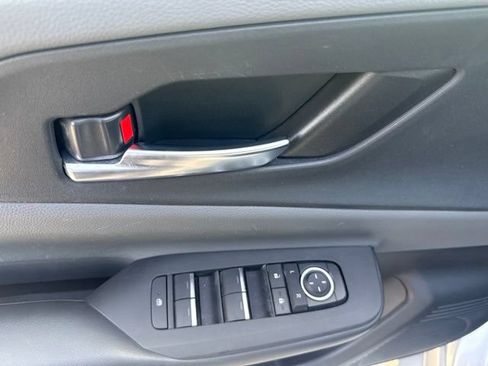 Used 2023 Toyota Prius XLE FWD image 12