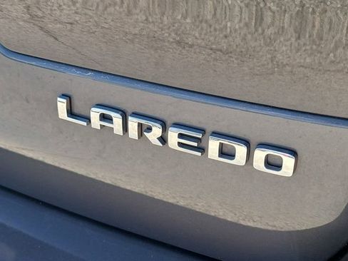 Used 2023 Jeep Grand Cherokee L Laredo RWD image 9