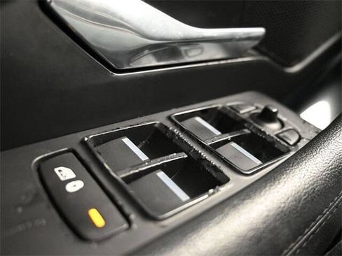 Used 2018 Jaguar E-PACE S image 28