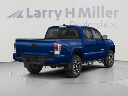Used 2020 Toyota Tacoma TRD Sport w/ Technology Package RWD image 2