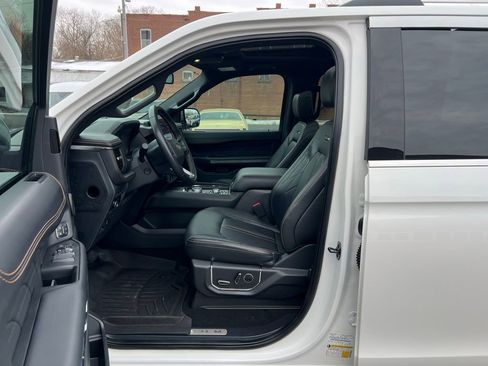 Used 2024 Ford Expedition Platinum image 14