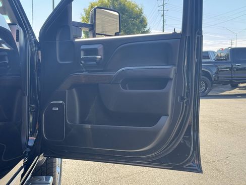 Used 2018 GMC Sierra 2500 Denali w/ Duramax Plus Package AWD/4WD image 39