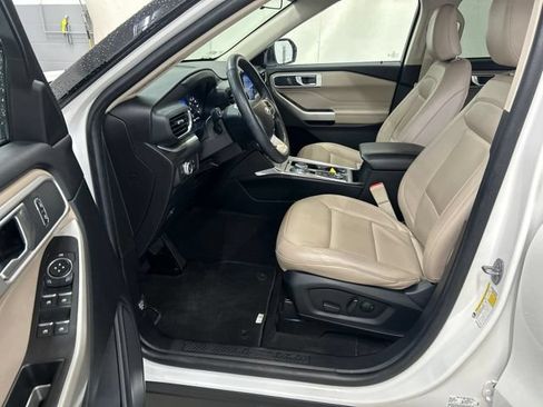Used 2022 Ford Explorer XLT w/ Equipment Group 202A AWD/4WD image 11