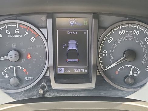Used 2020 Toyota Tacoma TRD Sport AWD/4WD image 20