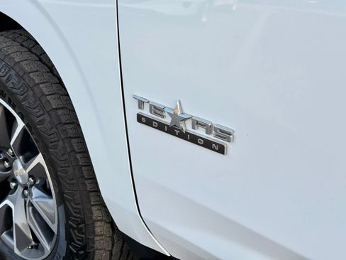 Used 2021 Chevrolet Suburban LT w/ LT Signature Package RWD image 6