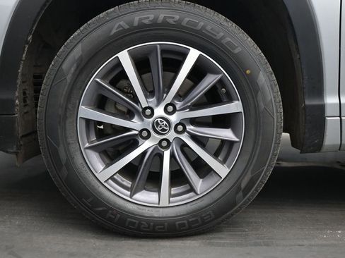 Used 2018 Toyota Highlander XLE FWD image 15