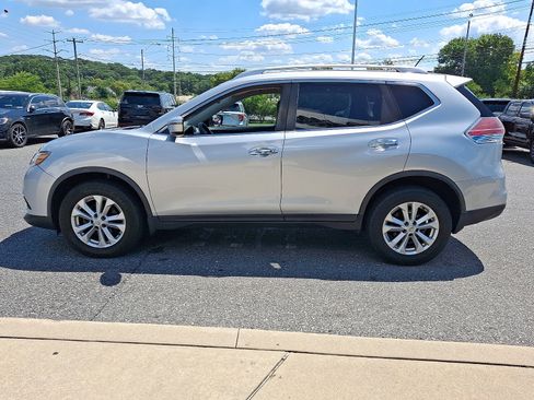 Used 2016 Nissan Rogue SV AWD/4WD image 4