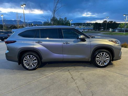 Used 2026 Toyota Highlander Platinum AWD/4WD image 9