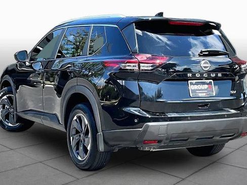 Certified 2024 Nissan Rogue SV w/ SV Premium Package FWD image 12