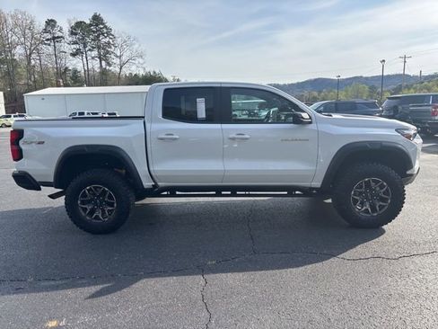 Used 2024 Chevrolet Colorado ZR2 w/ Technology Package AWD/4WD image 3