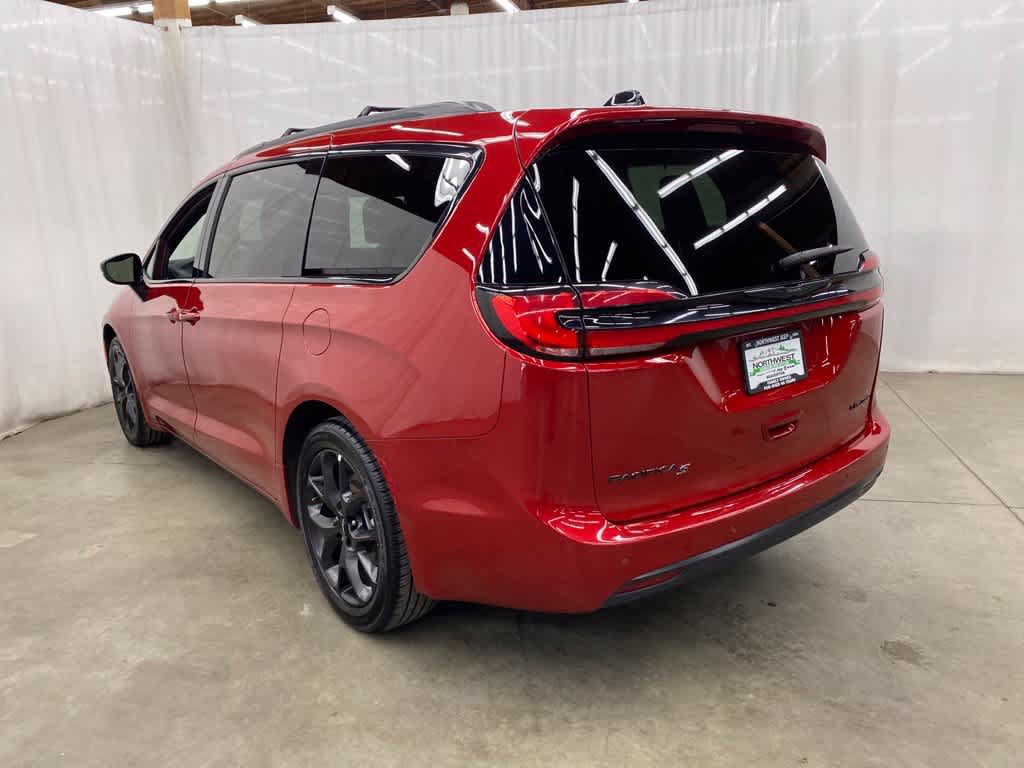 Used 2025 Chrysler Pacifica Limited FWD image 4