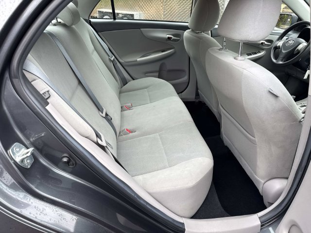Used 2013 Toyota Corolla LE FWD image 11