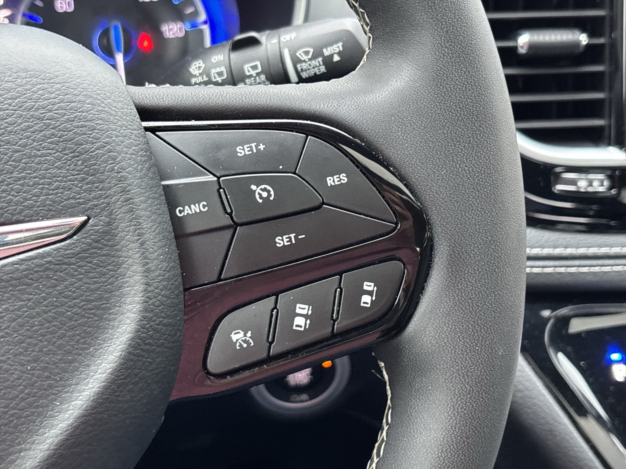Used 2025 Chrysler Pacifica Limited FWD image 20