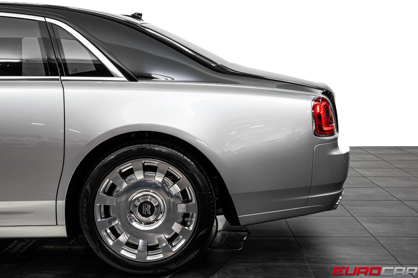 Used 2014 Rolls-Royce Ghost RWD image 17