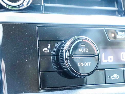 Used 2024 Nissan Pathfinder SV FWD image 25