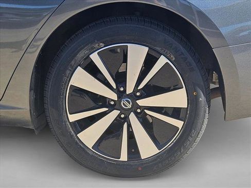 Used 2022 Nissan Altima 2.5 SV image 23