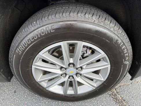 Used 2023 Chevrolet Traverse LT FWD image 12