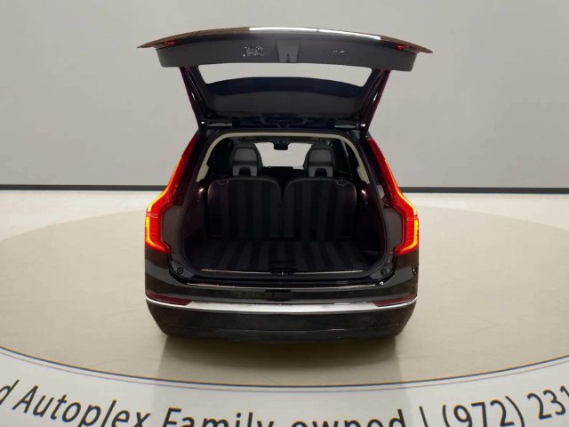 Used 2024 Volvo XC90 T8 Plus w/ Protection Package Premier AWD/4WD image 9