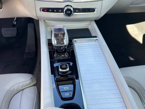 New 2026 Volvo XC60 B5 Ultra w/ Climate Package image 24