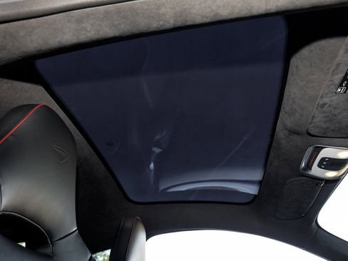 Used 2022 McLaren GT image 10