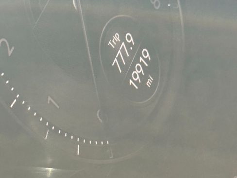 Used 2023 Bentley Flying Spur V8 image 11