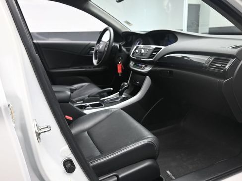 Used 2014 Honda Accord Sport image 26