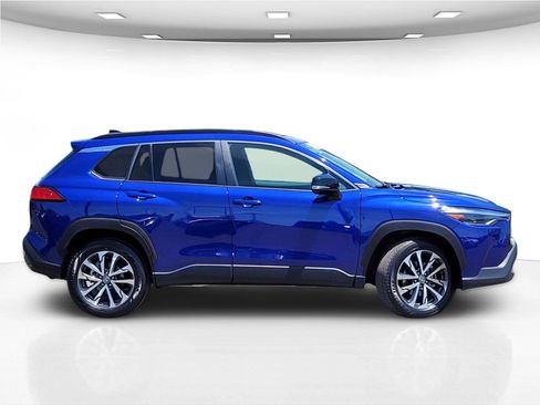 Used 2025 Toyota Corolla Cross XLE FWD image 6