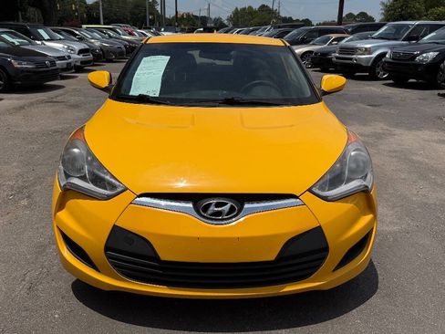 Used 2016 Hyundai Veloster FWD image 2