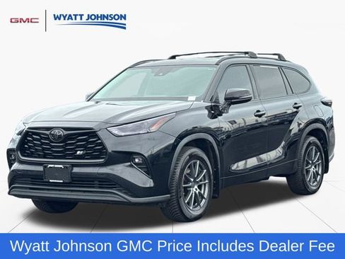 Used 2021 Toyota Highlander XLE FWD image 1