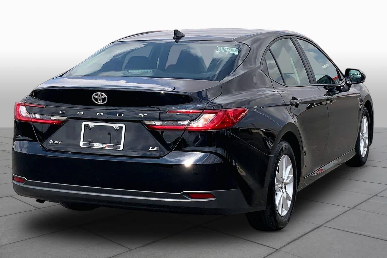 Used 2025 Toyota Camry LE FWD image 13