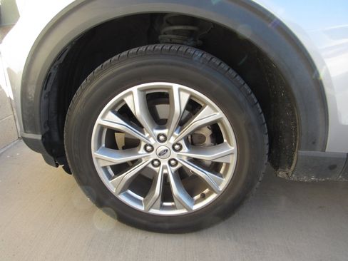 Used 2021 Ford Explorer Limited w/ Equipment Group 301A image 5