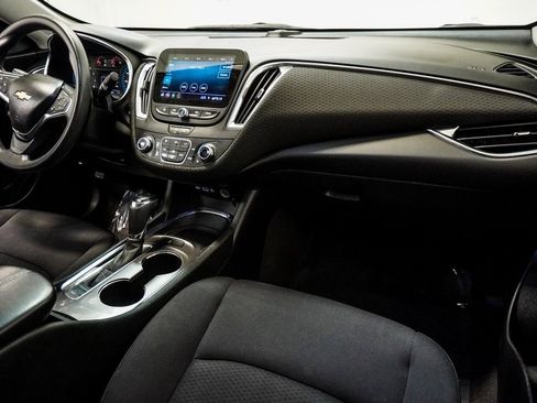 Used 2020 Chevrolet Malibu LT image 11