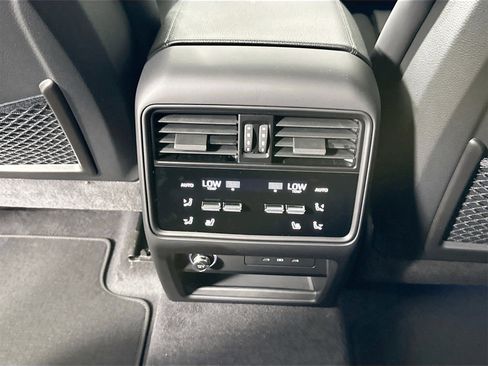 Certified 2025 Porsche Cayenne Coupe image 38