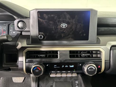 Used 2025 Toyota Tacoma SR5 AWD/4WD image 16