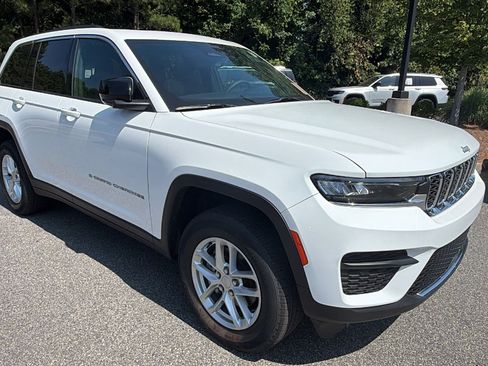 Used 2025 Jeep Grand Cherokee Laredo X RWD image 5