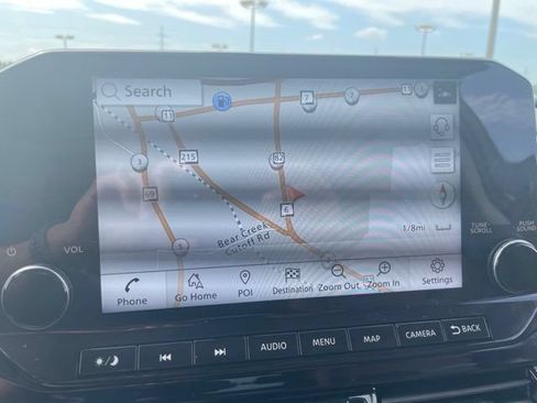 Used 2025 Nissan Pathfinder Platinum FWD image 24