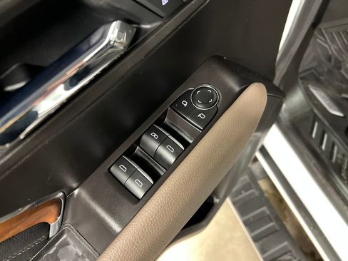 Certified 2025 GMC Canyon Denali image 15