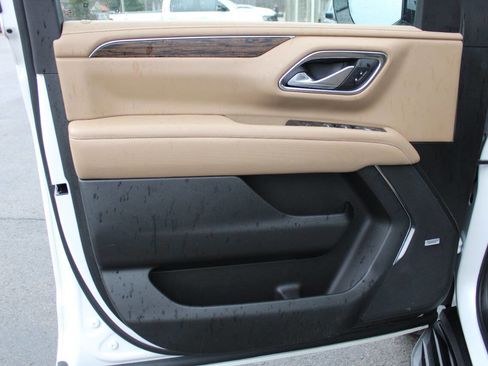 Used 2022 Chevrolet Suburban Premier image 19