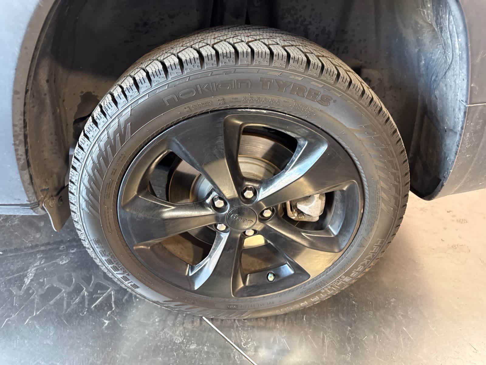 Used 2019 Jeep Cherokee Limited AWD/4WD image 10