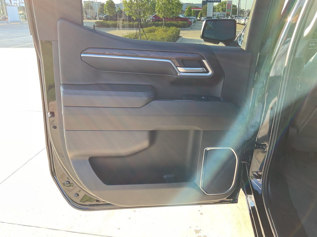 Used 2025 GMC Sierra 1500 SLT AWD/4WD image 12