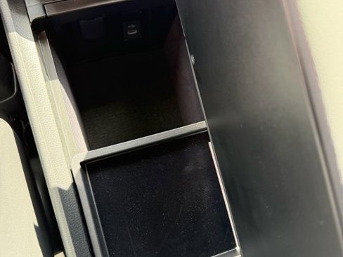 Certified 2025 Toyota Crown Signia image 25